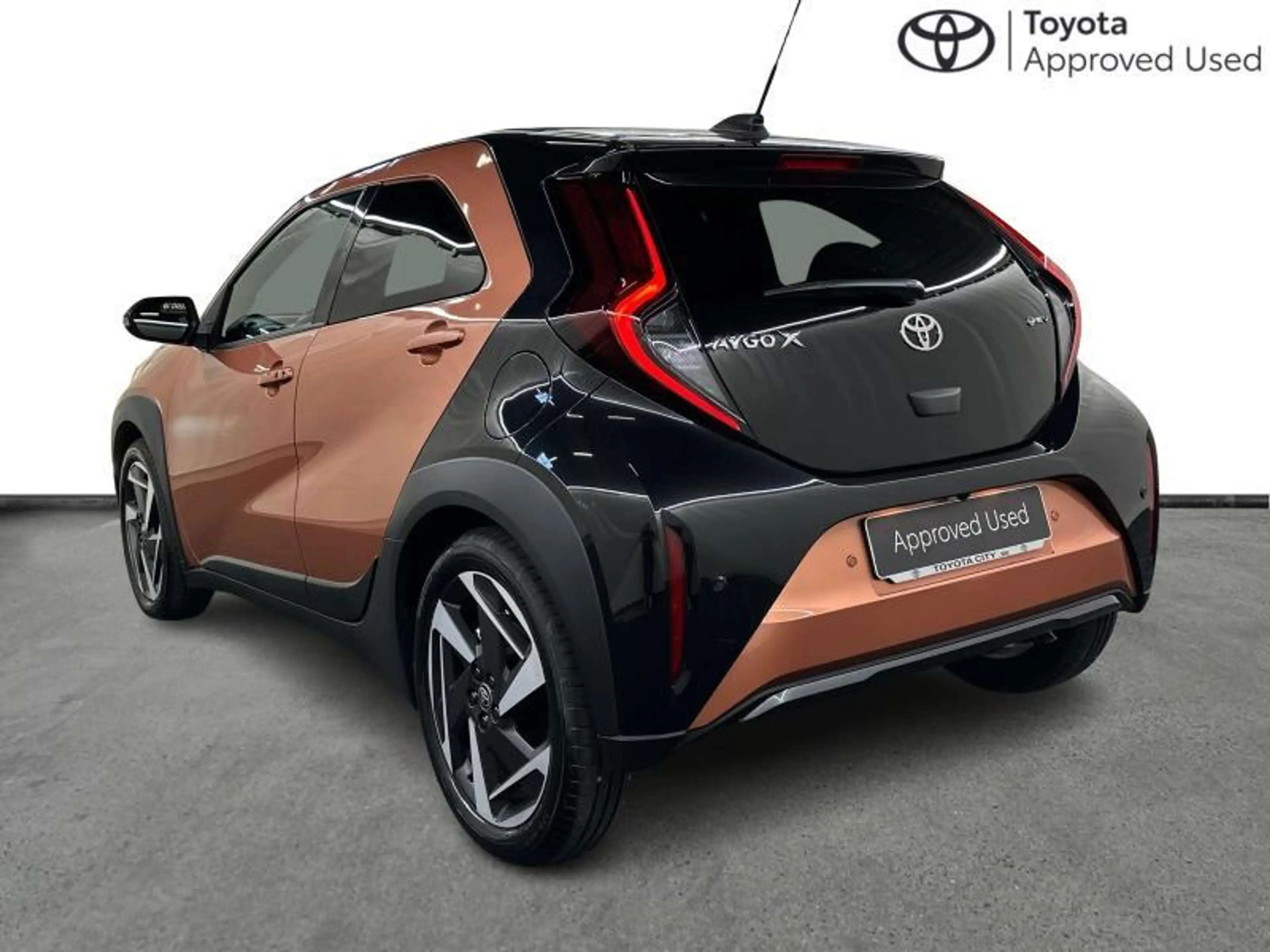 Toyota Aygo X HEV Envy Air — photo 2