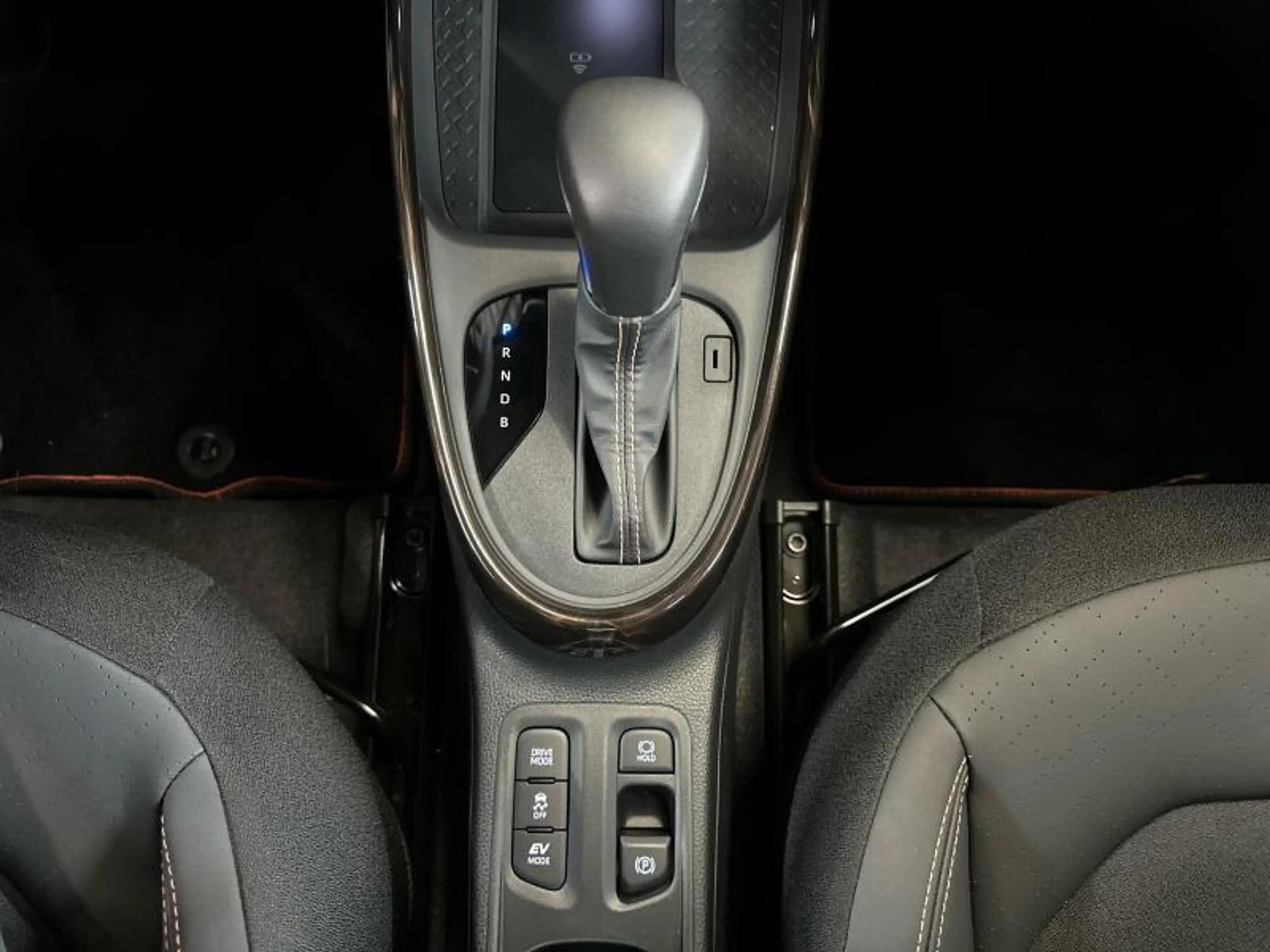 Toyota Aygo X HEV Envy Air — photo 25