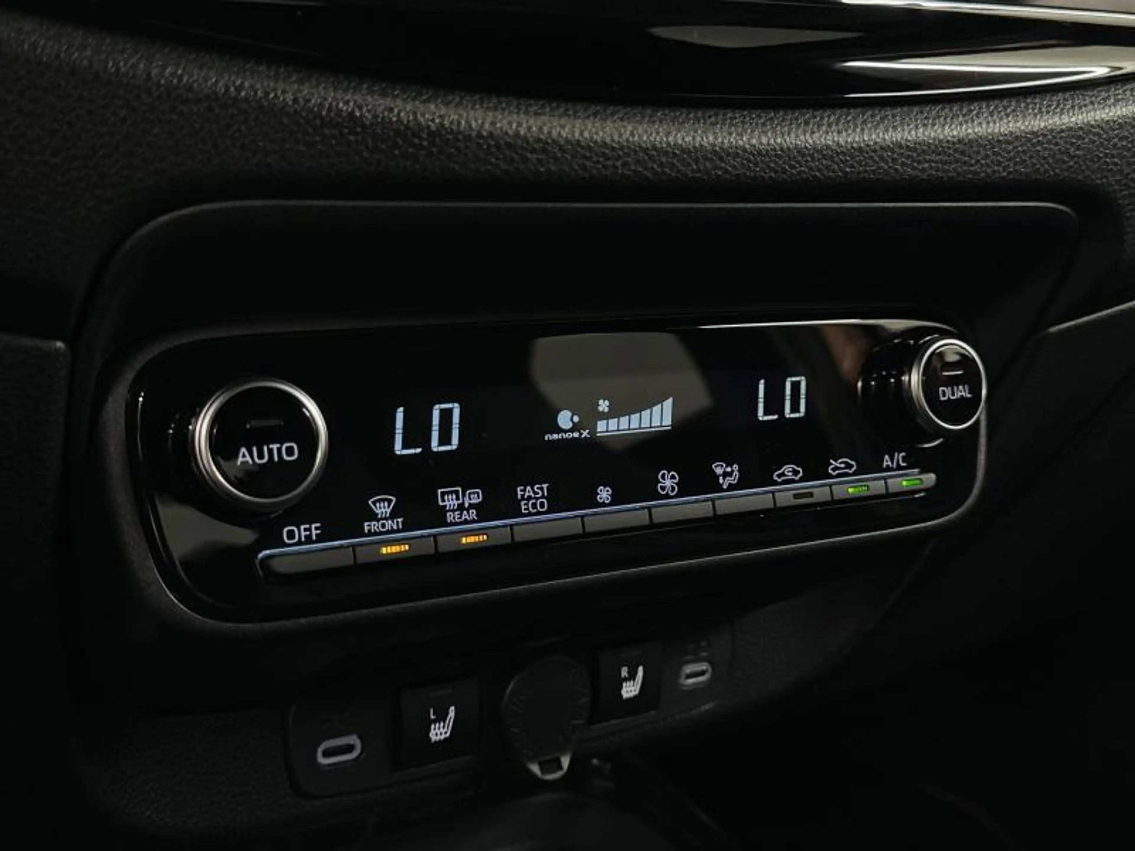 Toyota Aygo X HEV Envy Air — photo 24