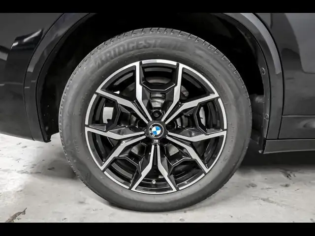 BMW X3 view 8