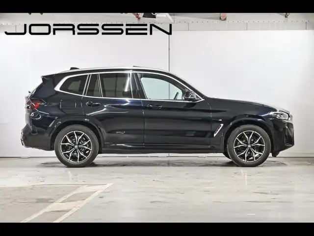 BMW X3 view 3