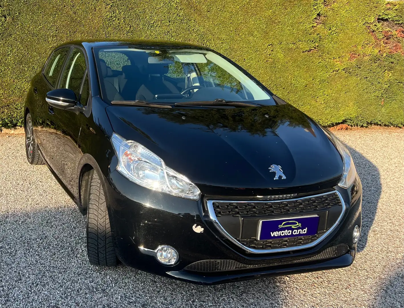 Peugeot 208 208 5p 1.4 vti 16v Active gpl Schwarz - 2