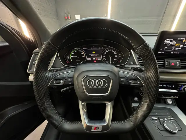 Audi Q5 view 13