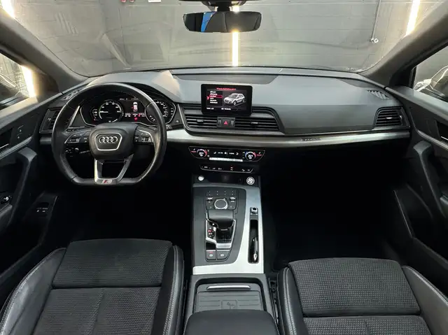 Audi Q5 view 4