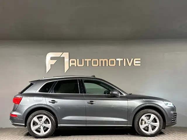 Audi Q5 view 12