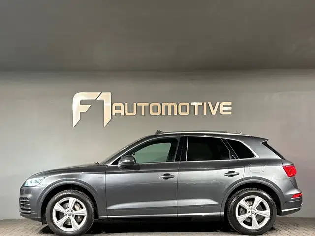 Audi Q5 view 10