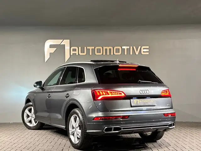 Audi Q5 view 8