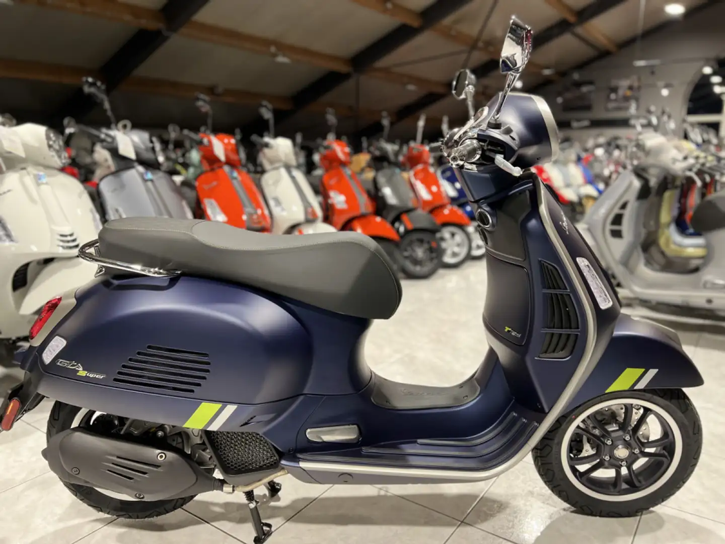 Vespa GTS Super Tech 125 Bleu Matt Blauw - 1