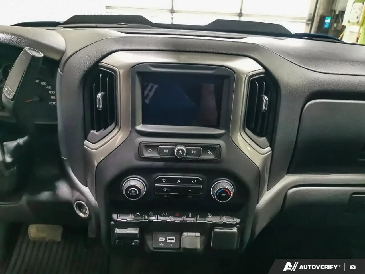 Chevrolet Silverado 1500 снимка Chevrolet Silverado 1500