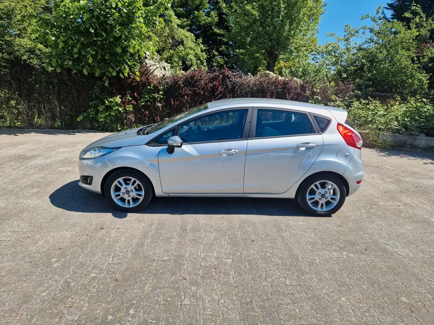 Ford Fiesta Celebration AUT aAHK PDC NAVI Winterpaket Zilver - 2