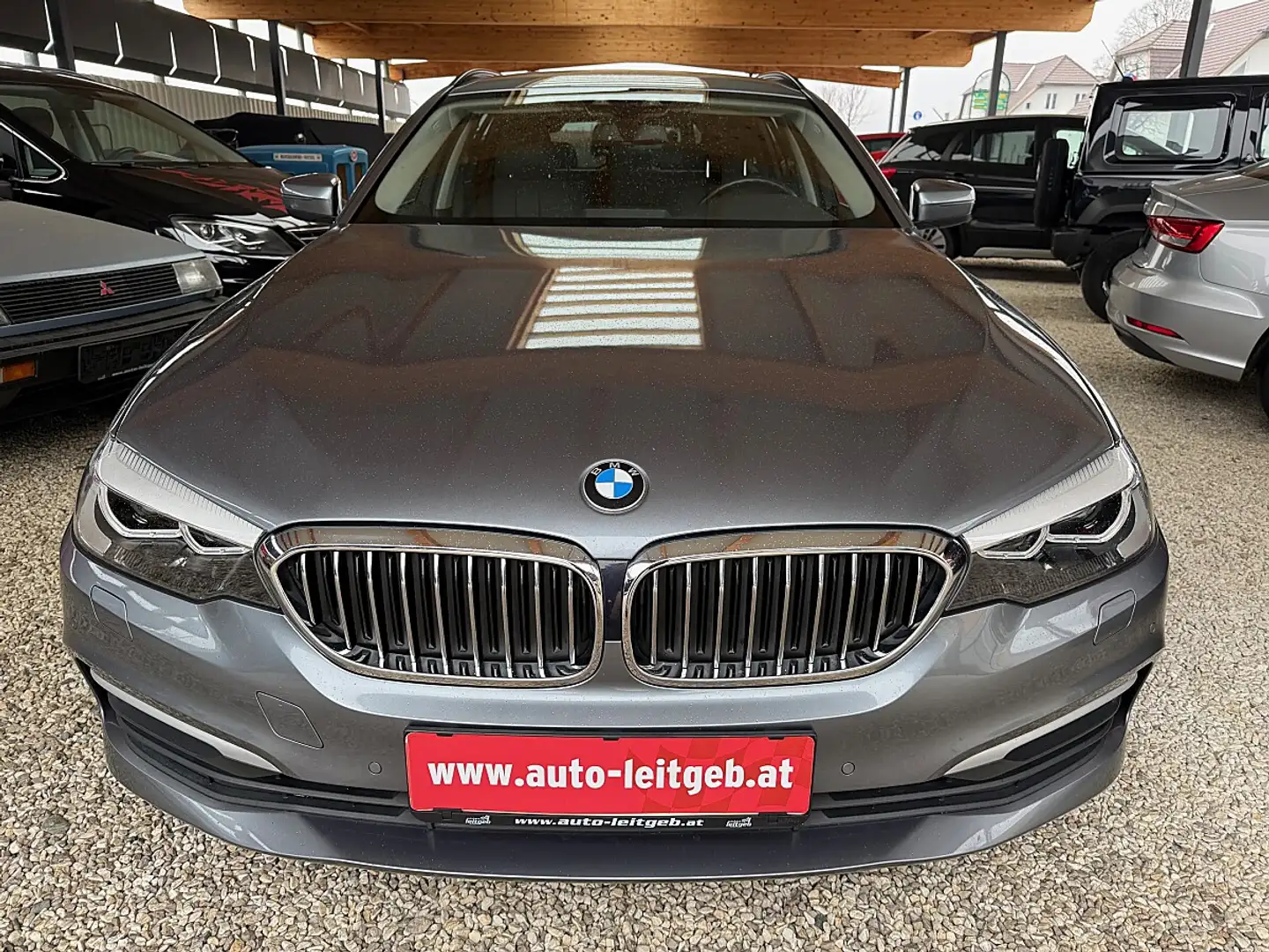 BMW 530 d xDrive Touring Aut. Grau - 2