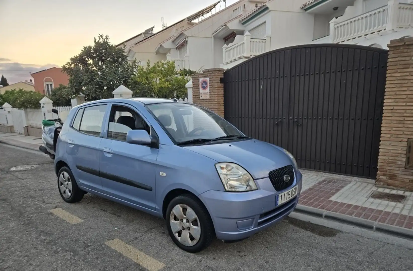 Kia Picanto 1.0 LX Blau - 1