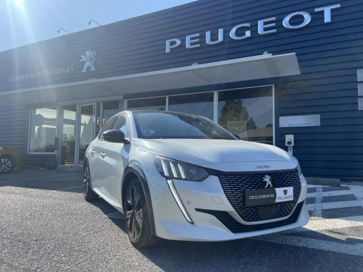 Peugeot 208 II PureTech 100 S&S EAT8 GT Pack - 1