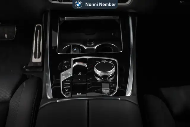 BMW X7 view 13