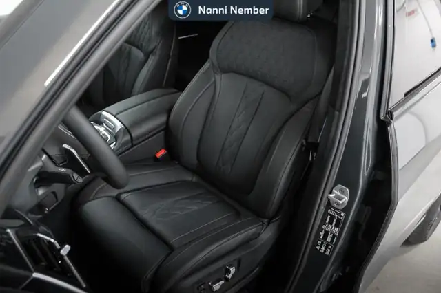 BMW X7 view 14