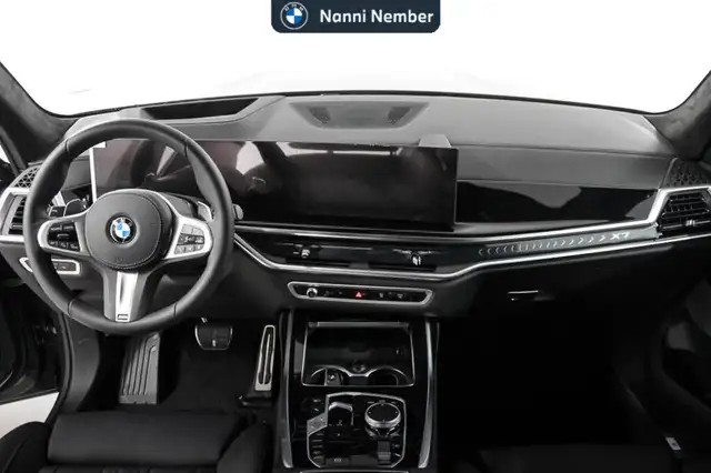 BMW X7 view 11