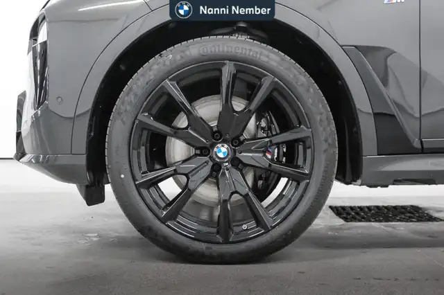 BMW X7 view 7