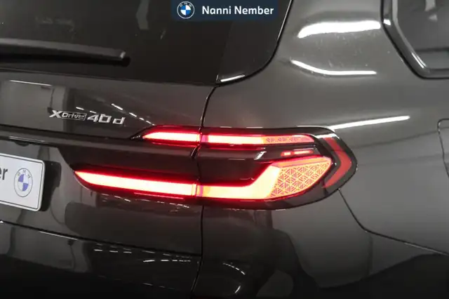 BMW X7 view 6