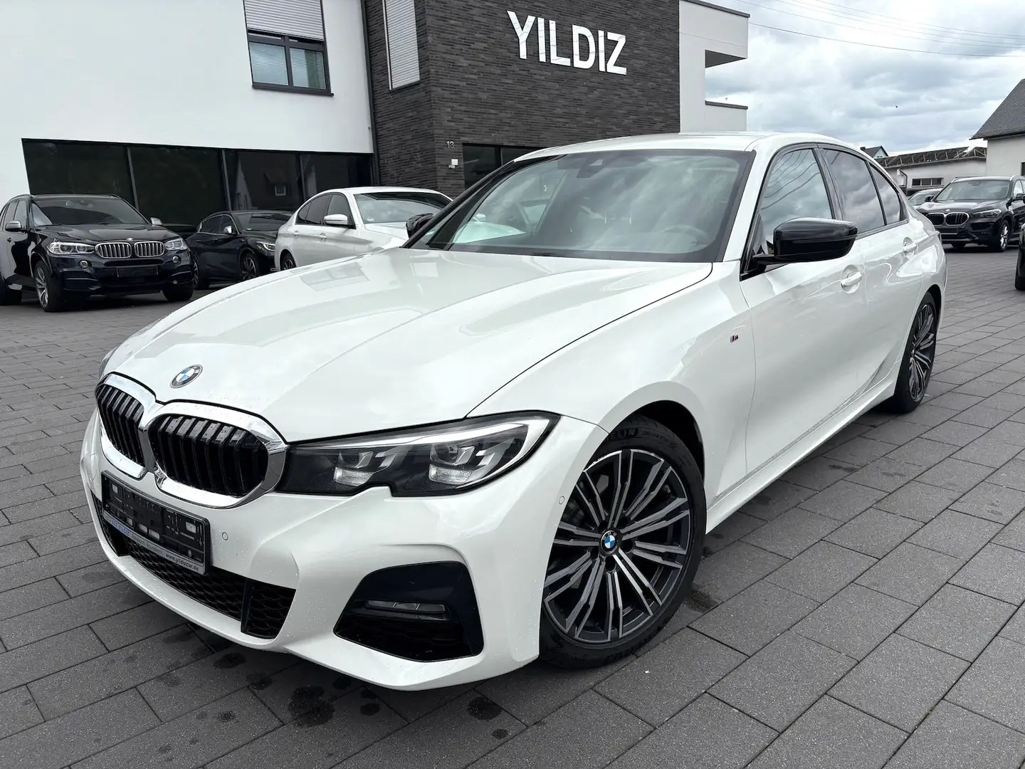 BMW 320 320dA Lim. M-SPORT NAVI LED HEAD UP 1.HAND Weiß - 1