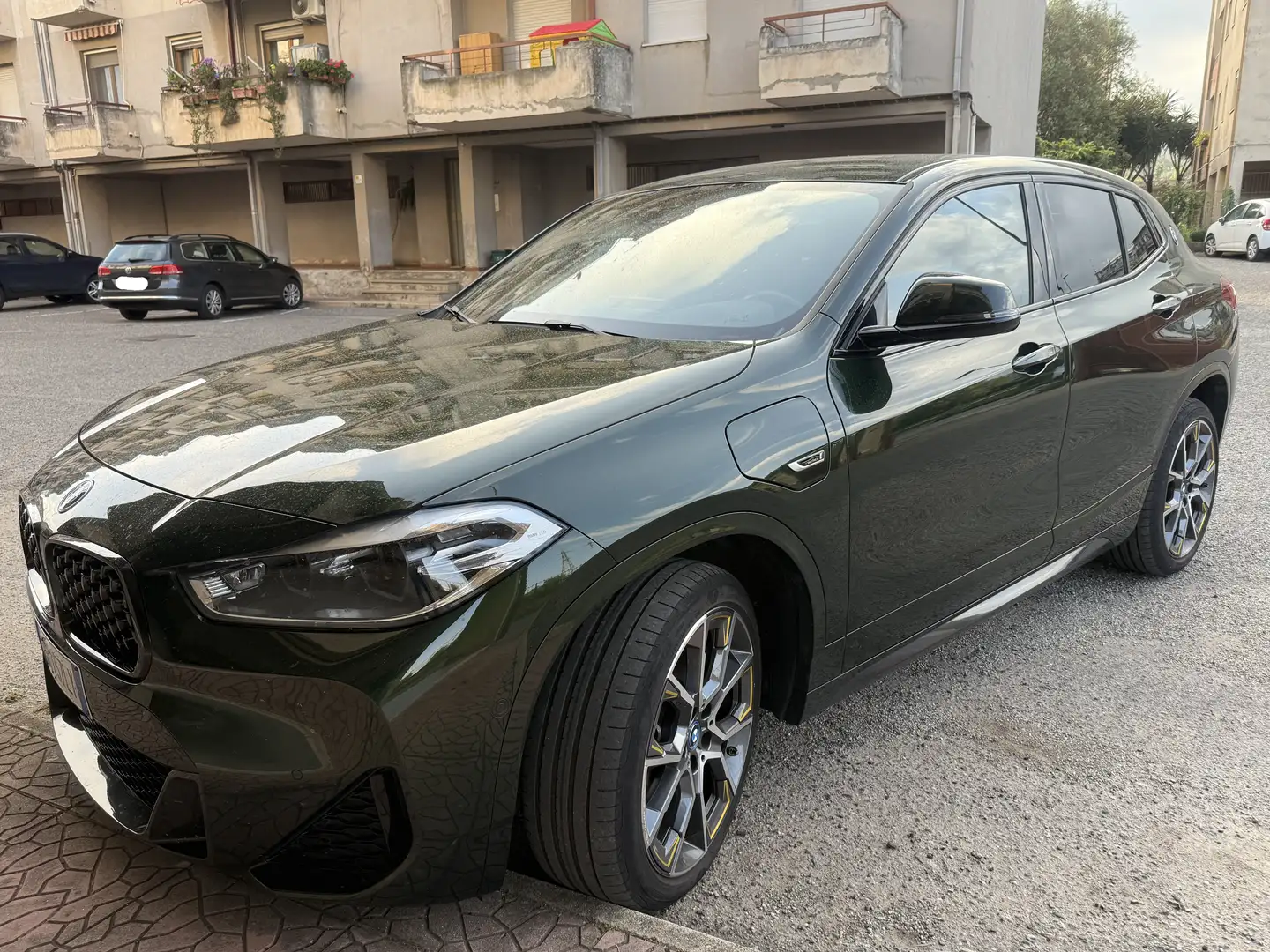 BMW X2 xdrive25e Goldplay Edition auto zelena - 1