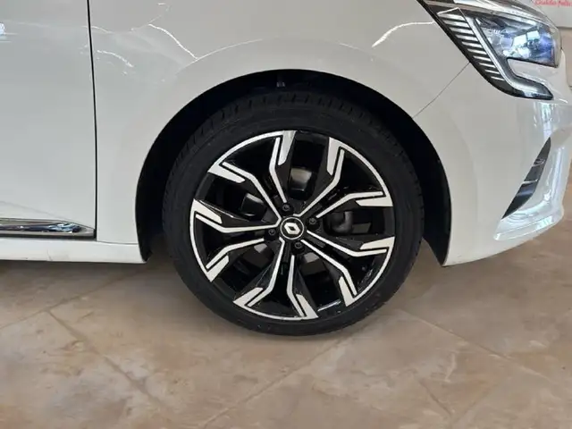 Renault Clio view 6