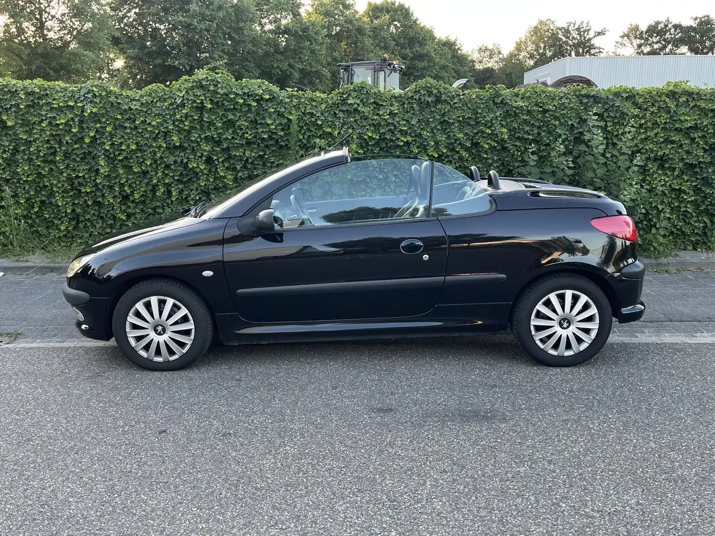 Peugeot 206 CC 1.6-16V * Leder * Aut * Airco * Apk 06-2026 Zwart - 2
