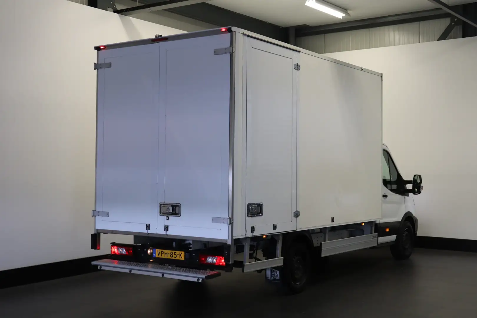 Ford Transit 2.0 TDCI 130PK L4 Bakwagen EURO 6 - Airco - Cruise Wit - 2