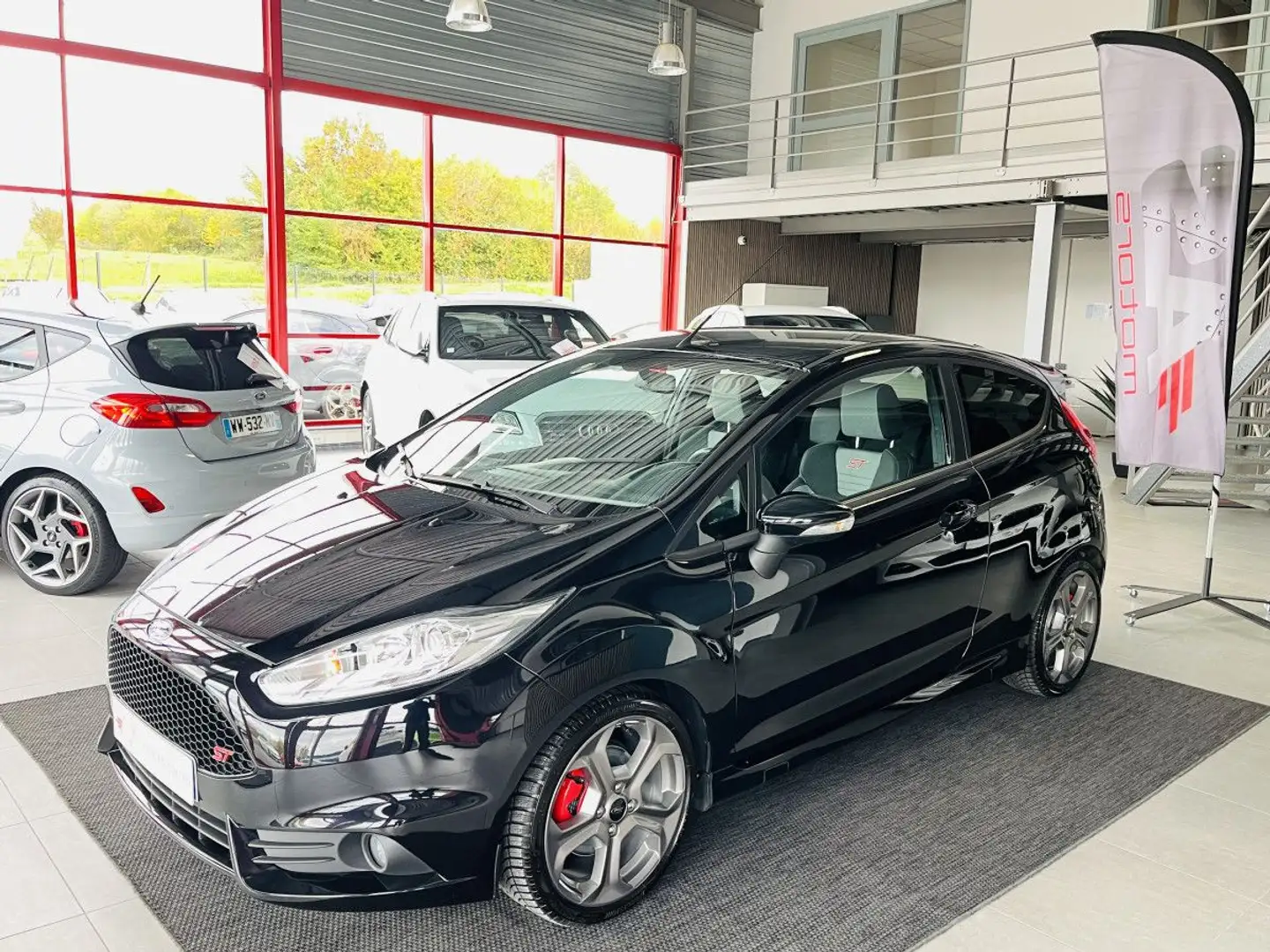 Ford Fiesta ST 1,6 182 PACK PERFORMANCE KEYLESS HIFI SONY PHARES HALOGENE JANTES 17 DANS UN EXCELLENT ETA Noir - 1