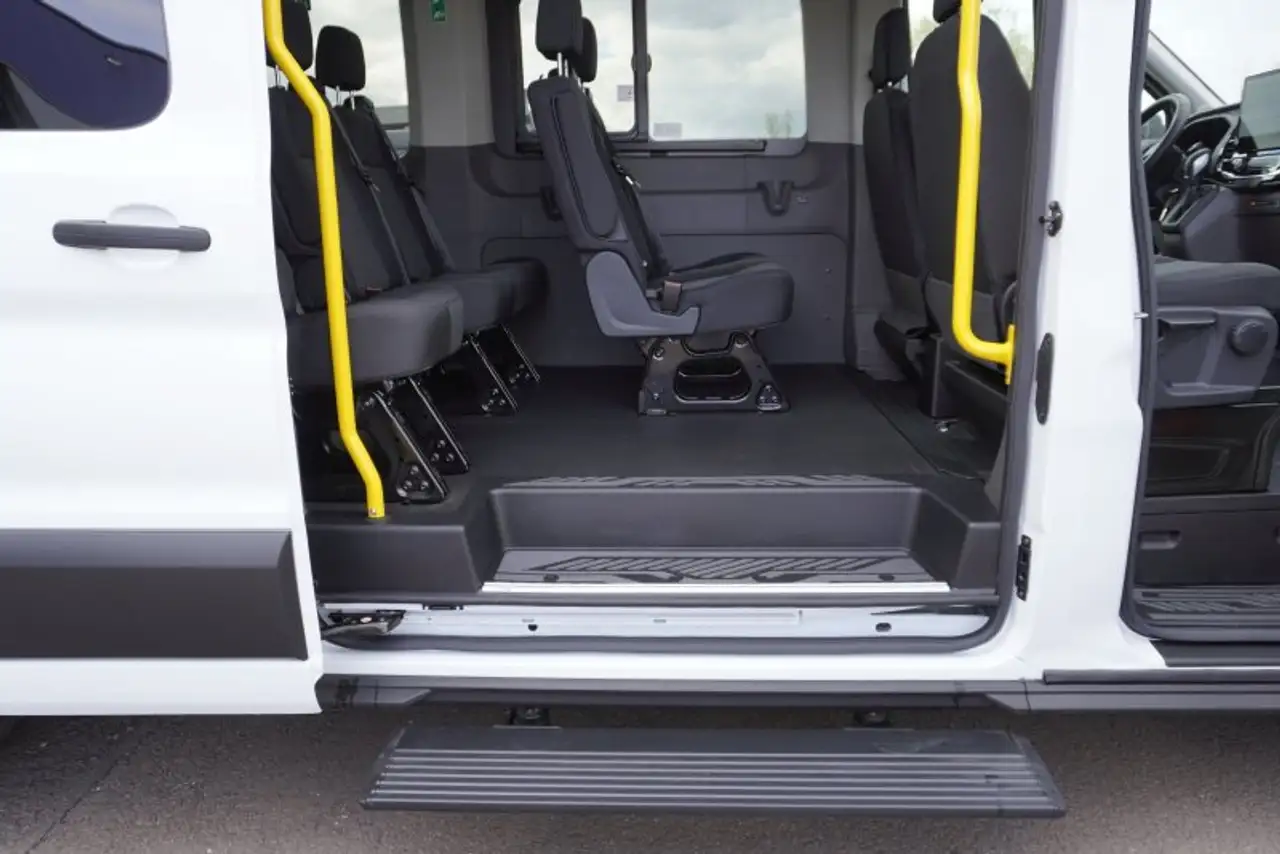 Ford Transit Bus 460 L4H3 17-Sitzer UPE=86000Euro! ** 9