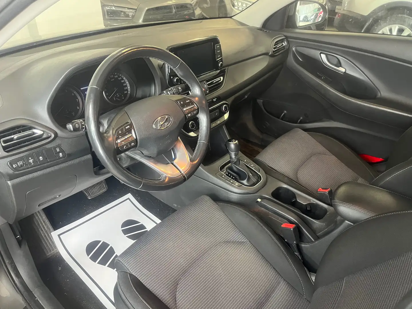 Hyundai i30 i30 CW 1,0 T-GDI Aut. Grau - 2