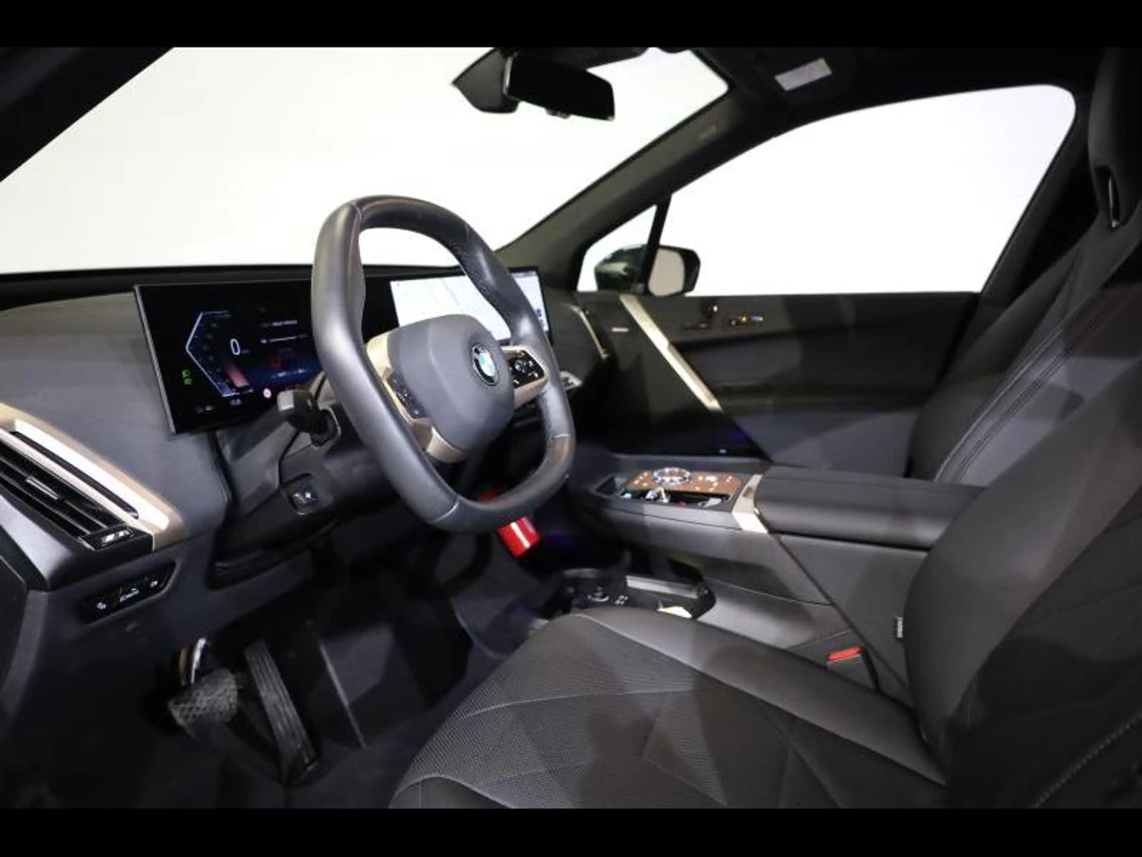 BMW iX xDrive45 — photo 7