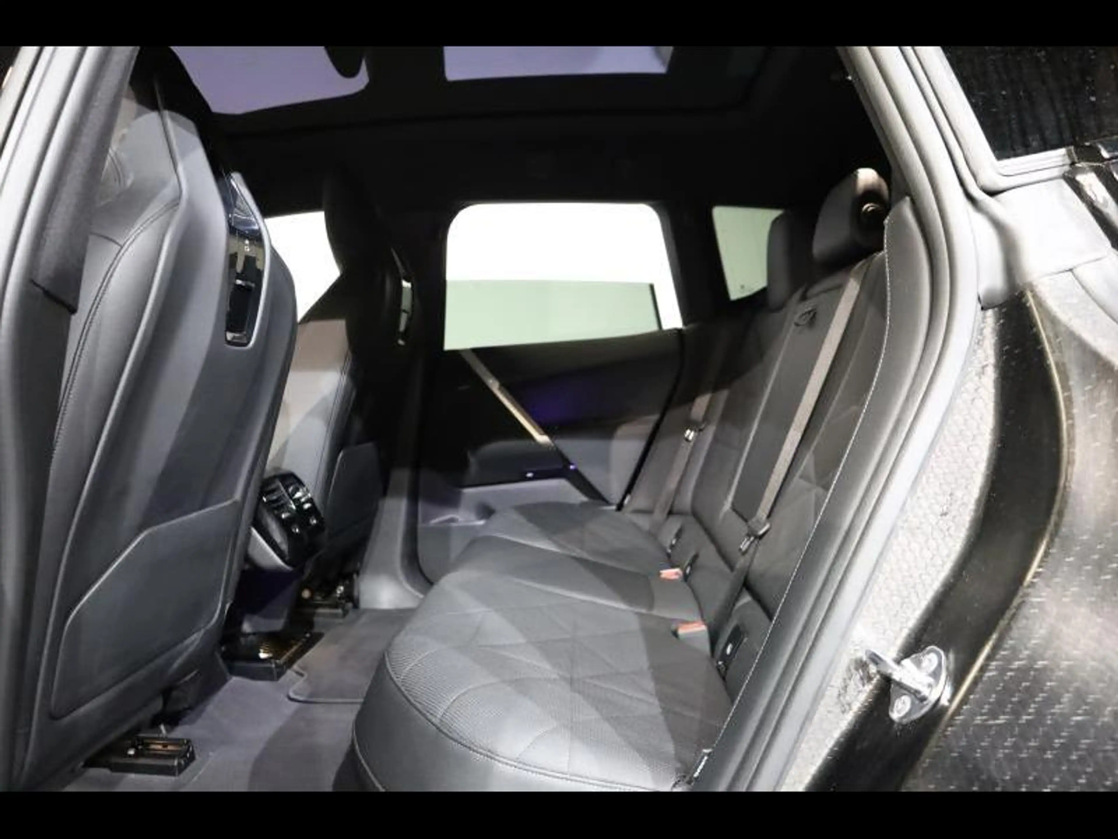 BMW iX xDrive45 — photo 11