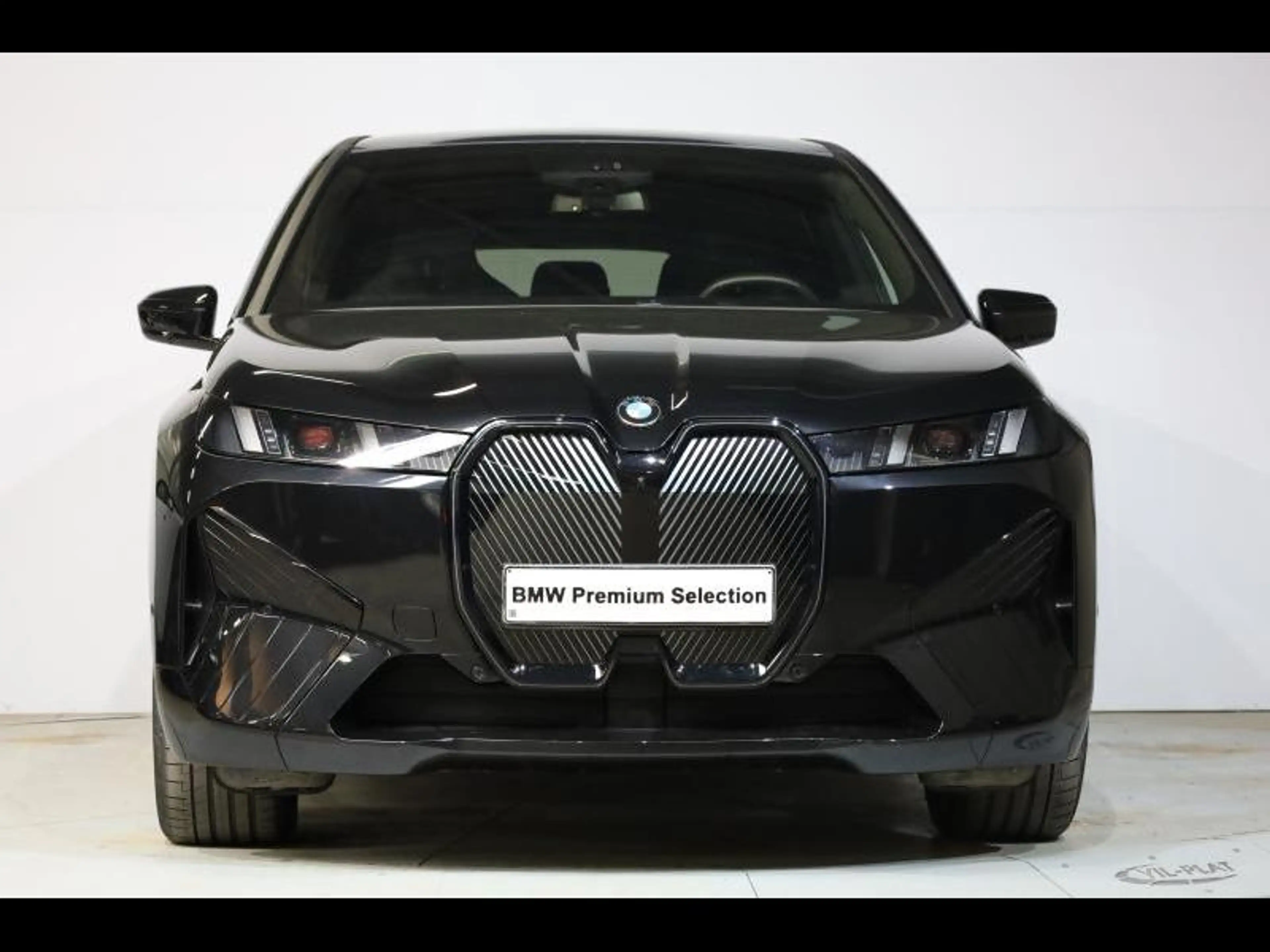 BMW iX xDrive45 — photo 3