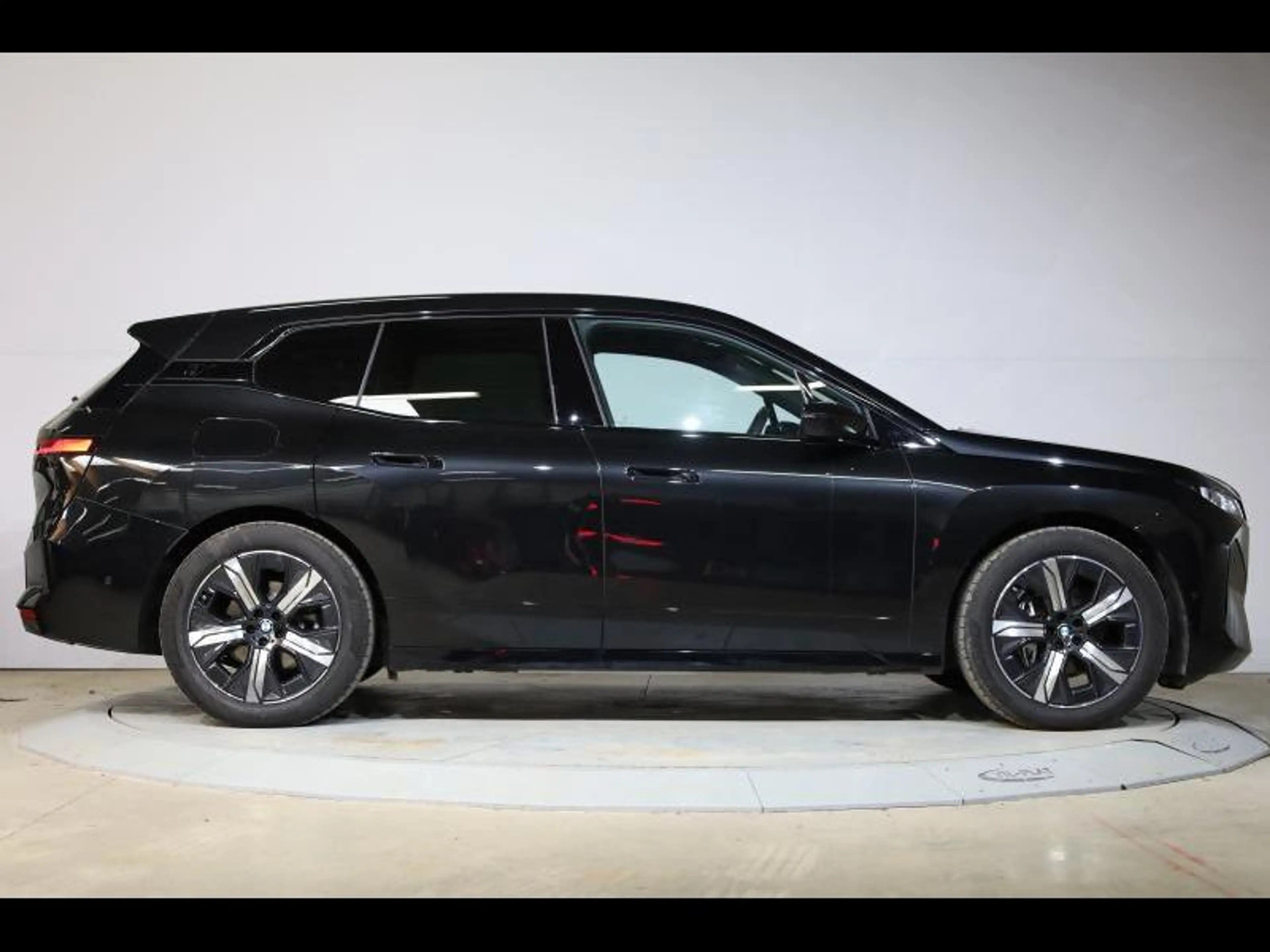 BMW iX xDrive45 — photo 4