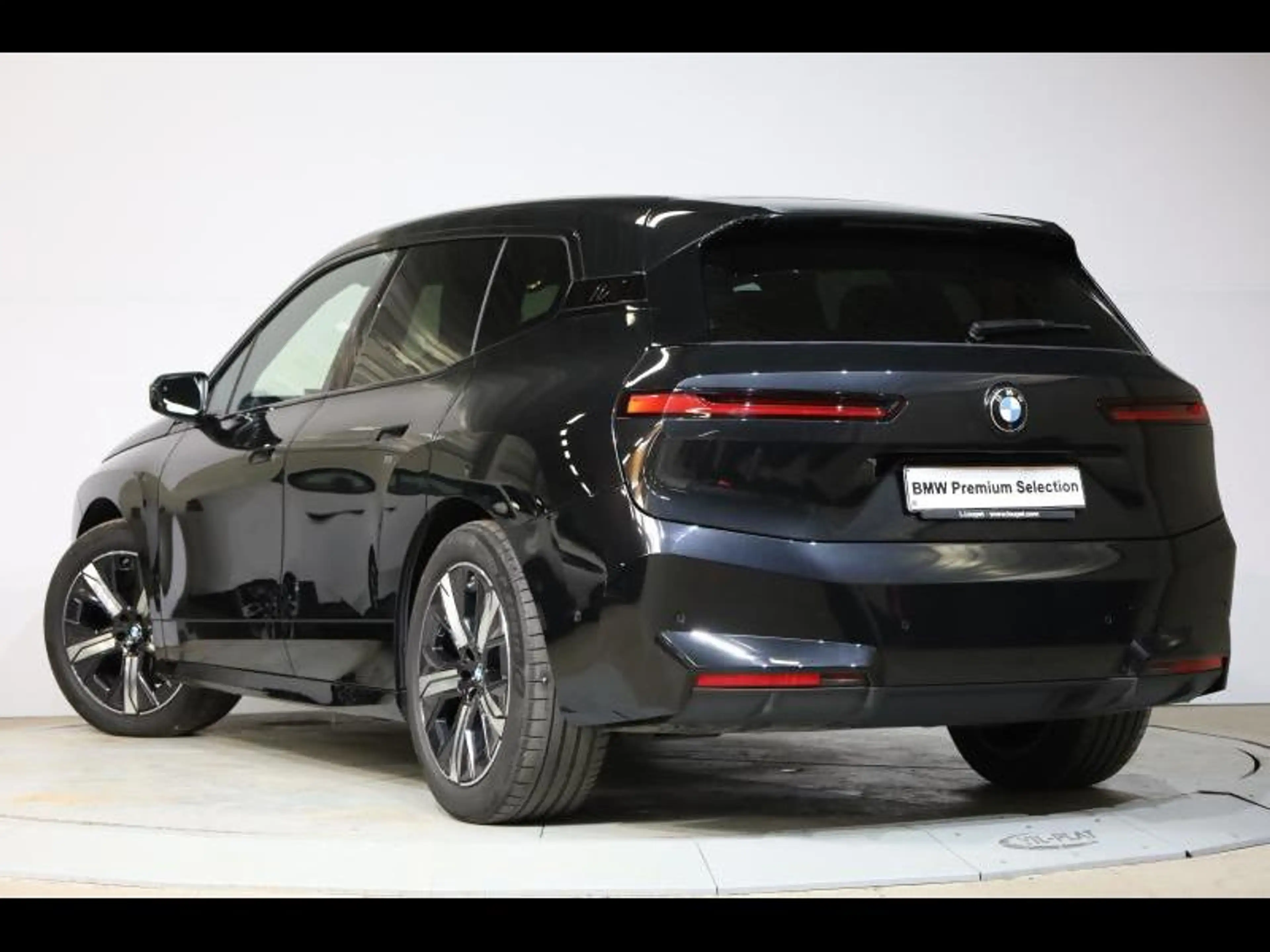 BMW iX xDrive45 — photo 6
