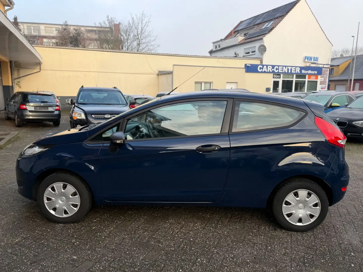 Ford Fiesta Ambiente Blau - 2