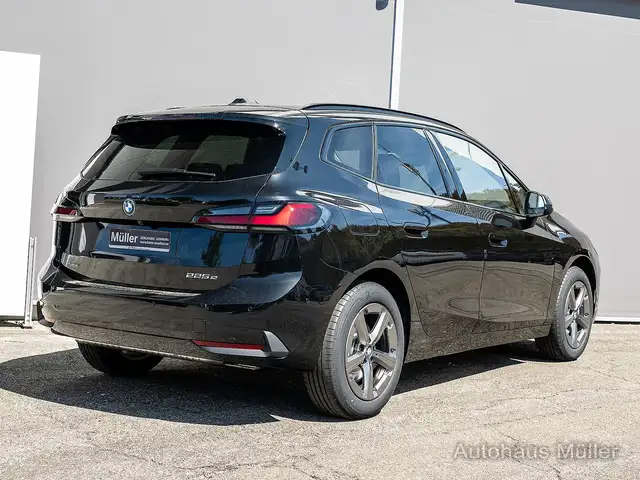 BMW 2 Series view 3