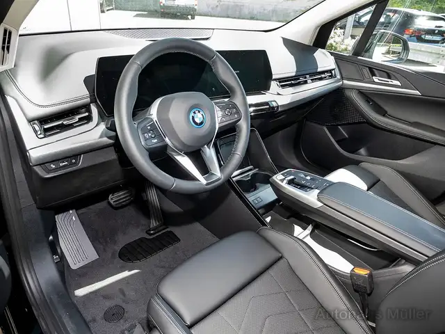 BMW 2 Series view 4
