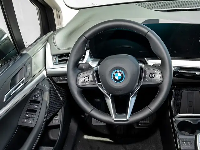BMW 2 Series view 10