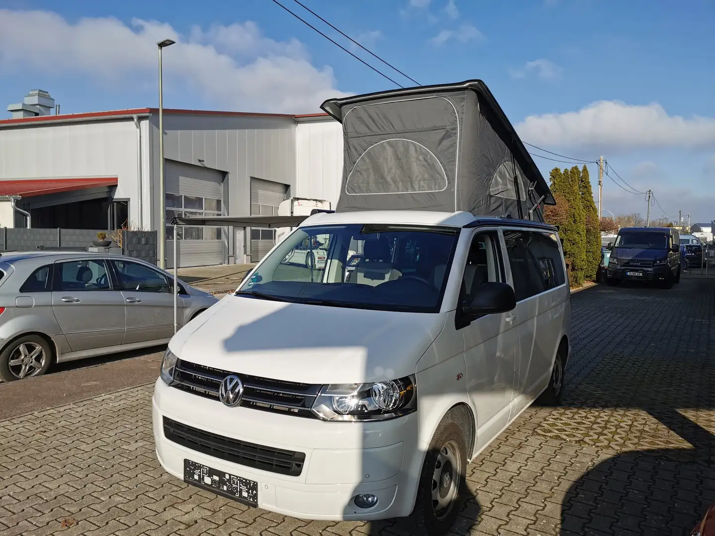 Volkswagen T5 California Gelegenheit California Beach 1.Hand 140 PS Weiß - 2