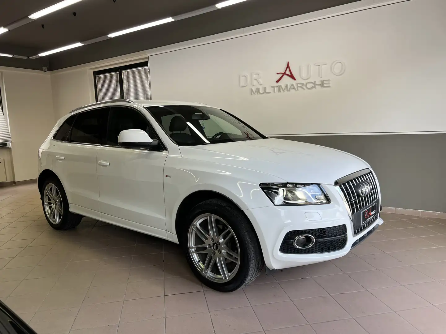 Audi Q5 2.0 tdi quattro 170cv SLine interno esterno Bílá - 2