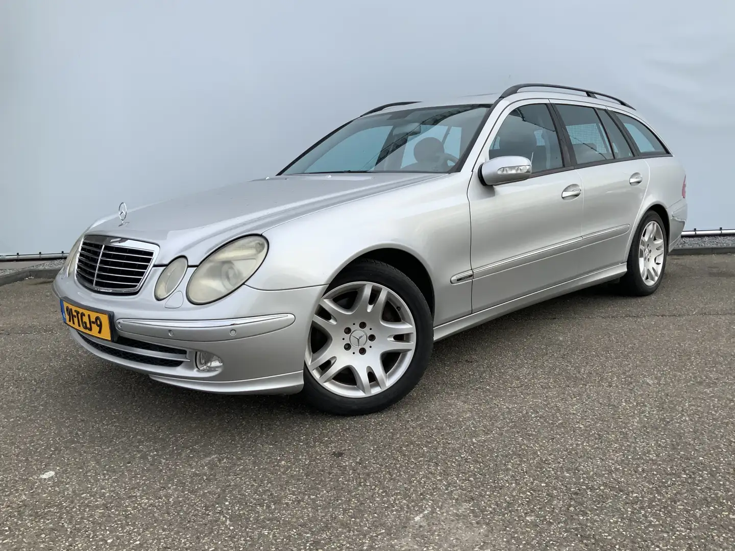 Mercedes-Benz E 500 Combi V8 Elegance 4-Matic airmatic,full option Šedá - 1