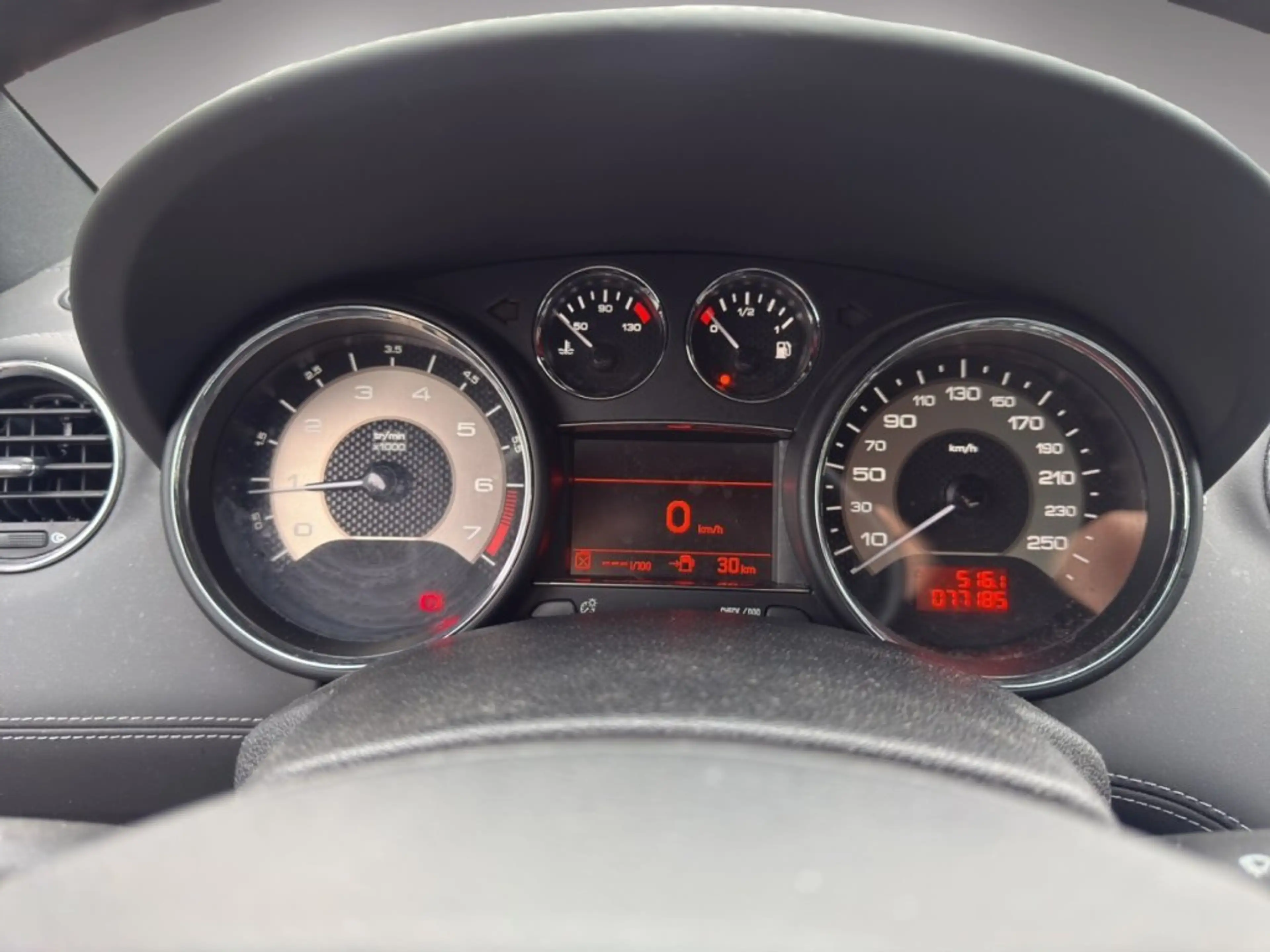 Peugeot RCZ 1.6 THP 155 — photo 14