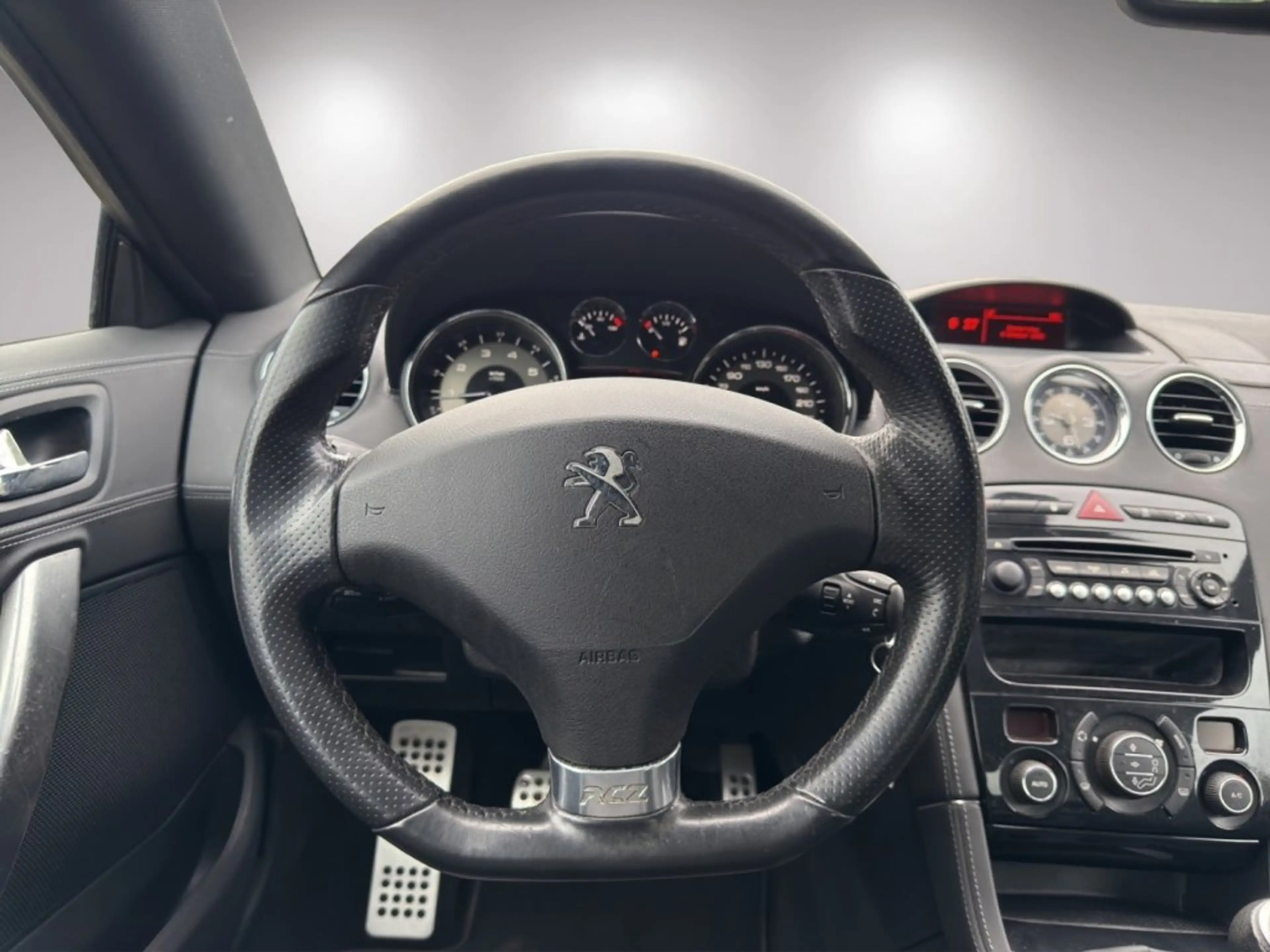 Peugeot RCZ 1.6 THP 155 — photo 8