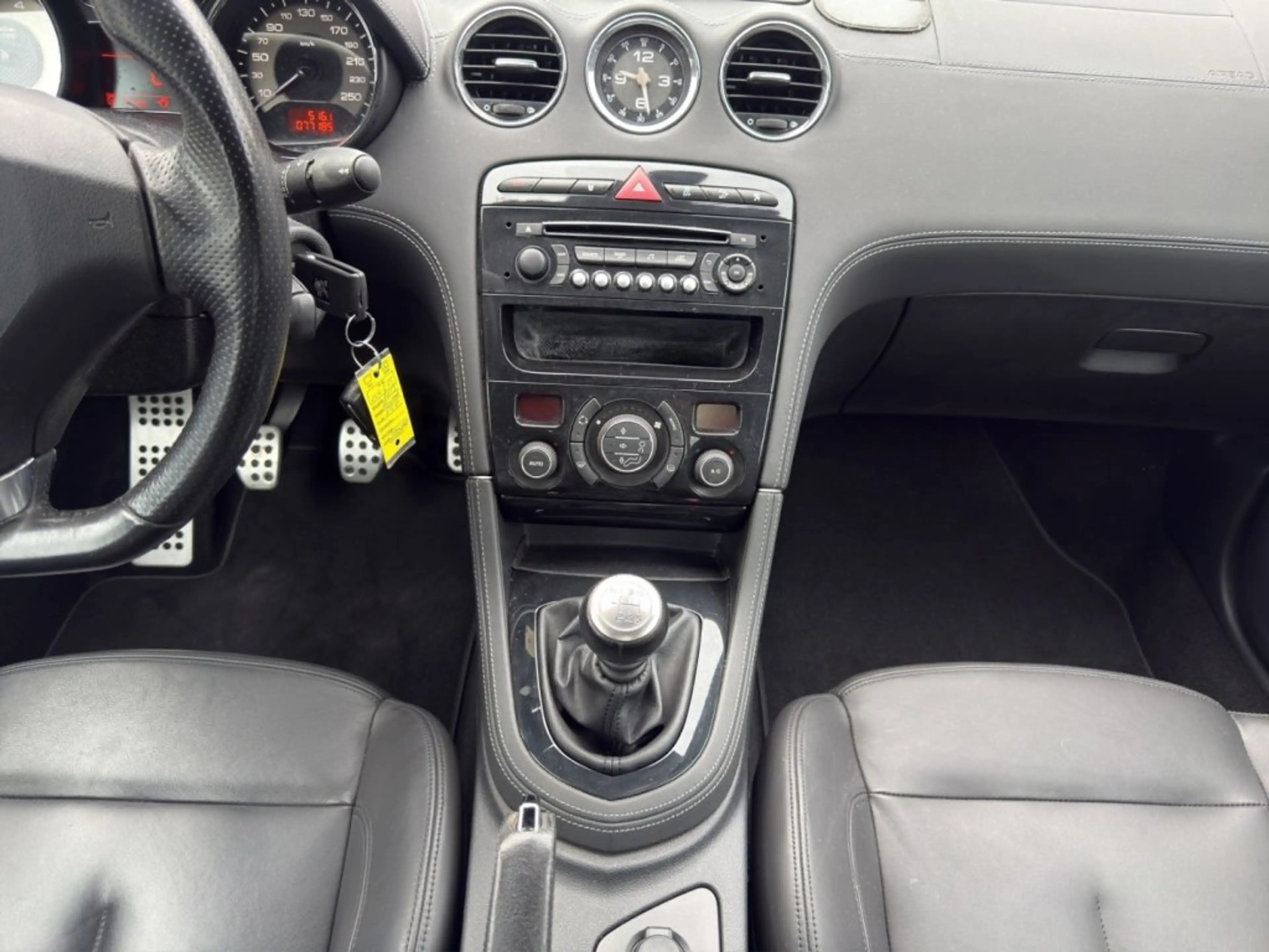 Peugeot RCZ 1.6 THP 155 — photo 10