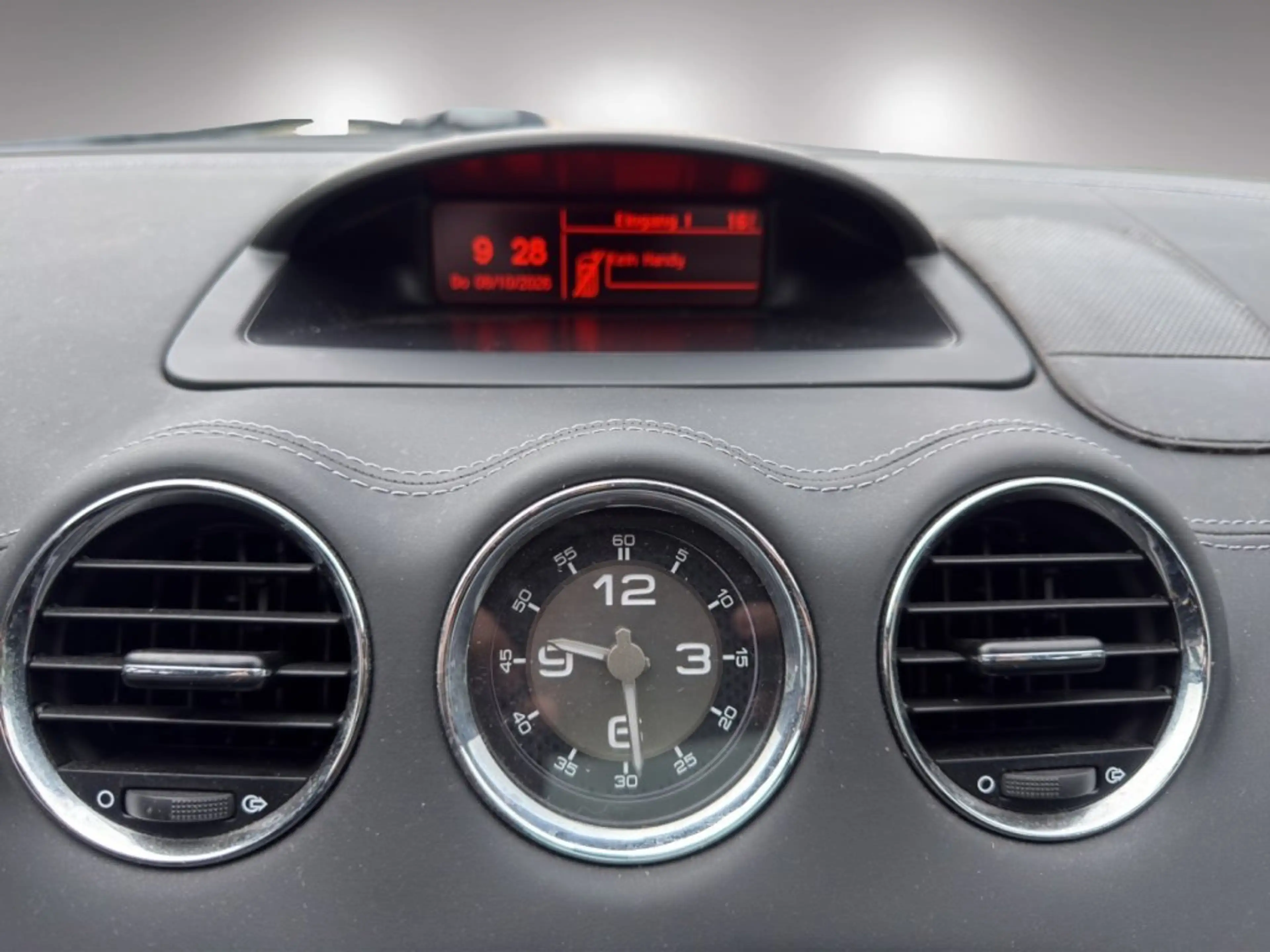 Peugeot RCZ 1.6 THP 155 — photo 11