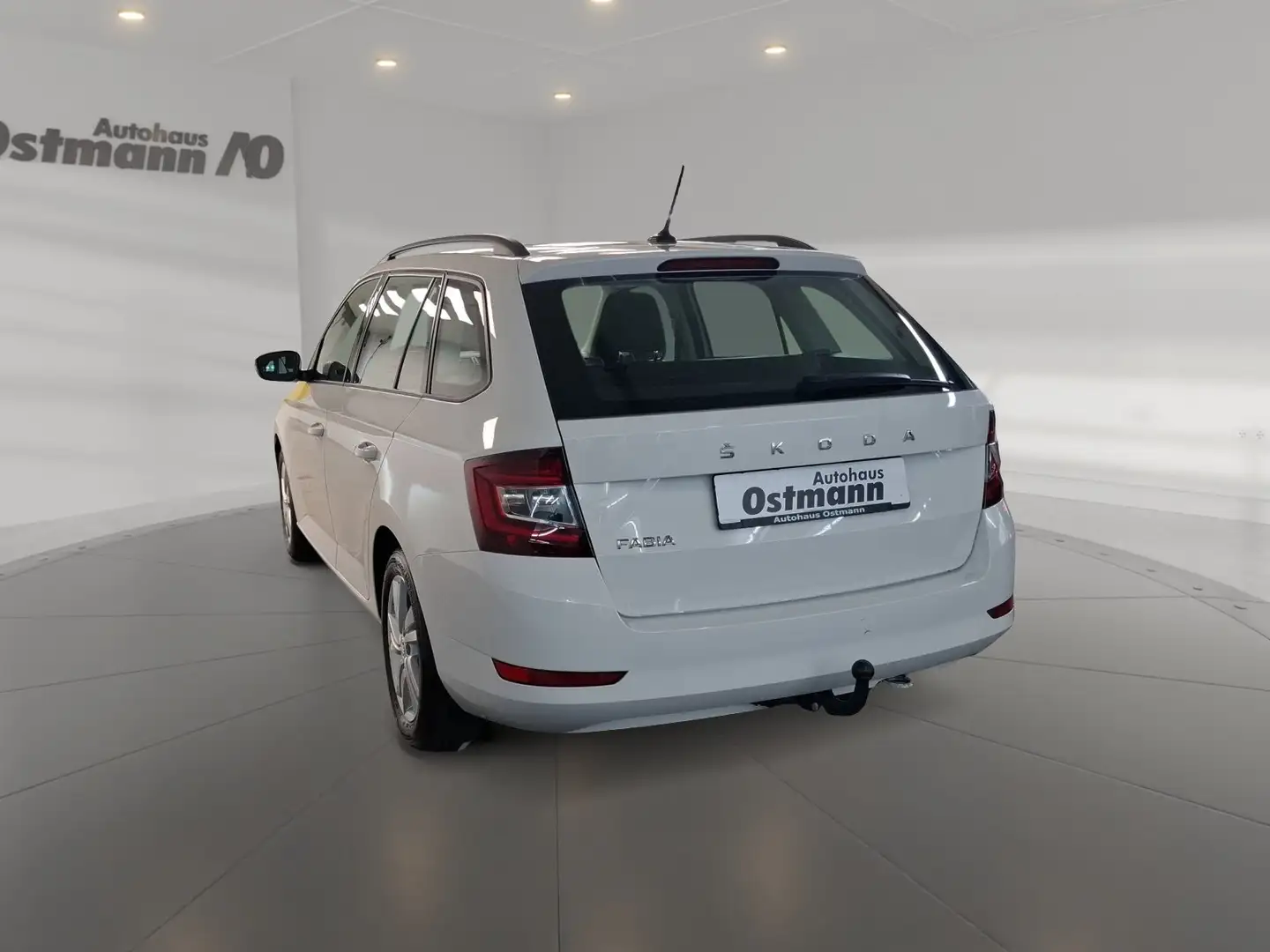 Skoda Fabia Combi 1.0 TSI Ambition AHK DynLicht LED LM Weiß - 2