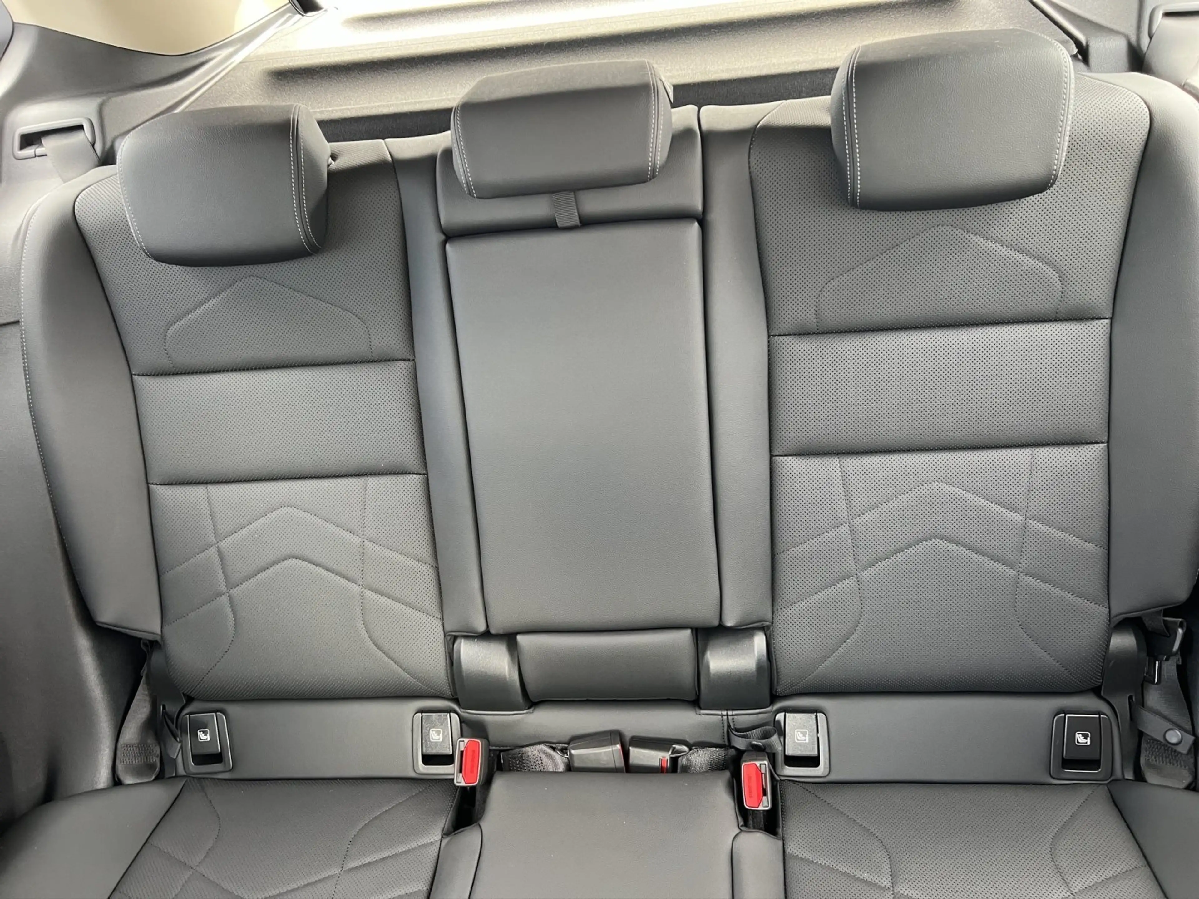 BMW iX1 xDrive30 — photo 6