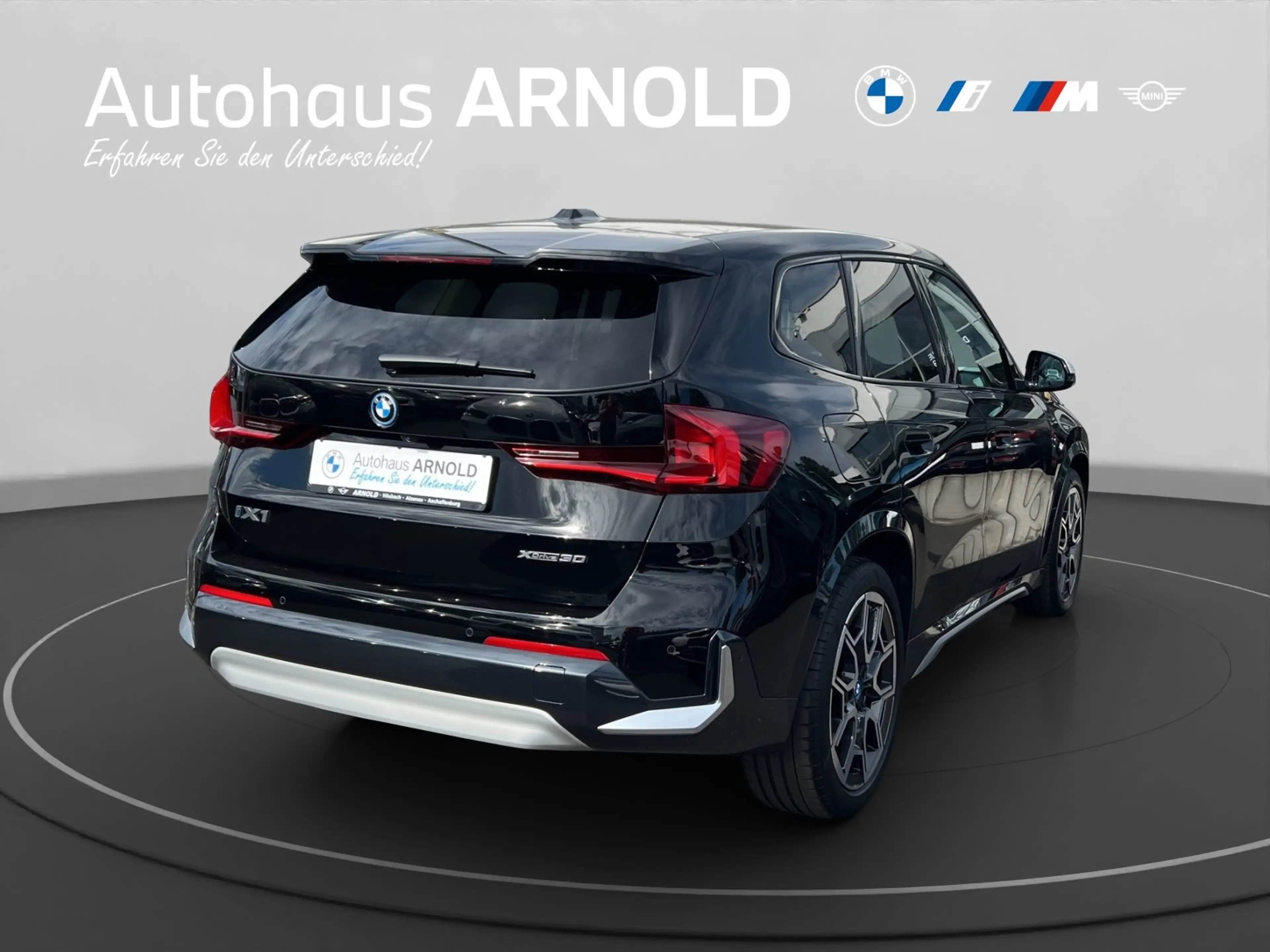 BMW iX1 xDrive30 — photo 3