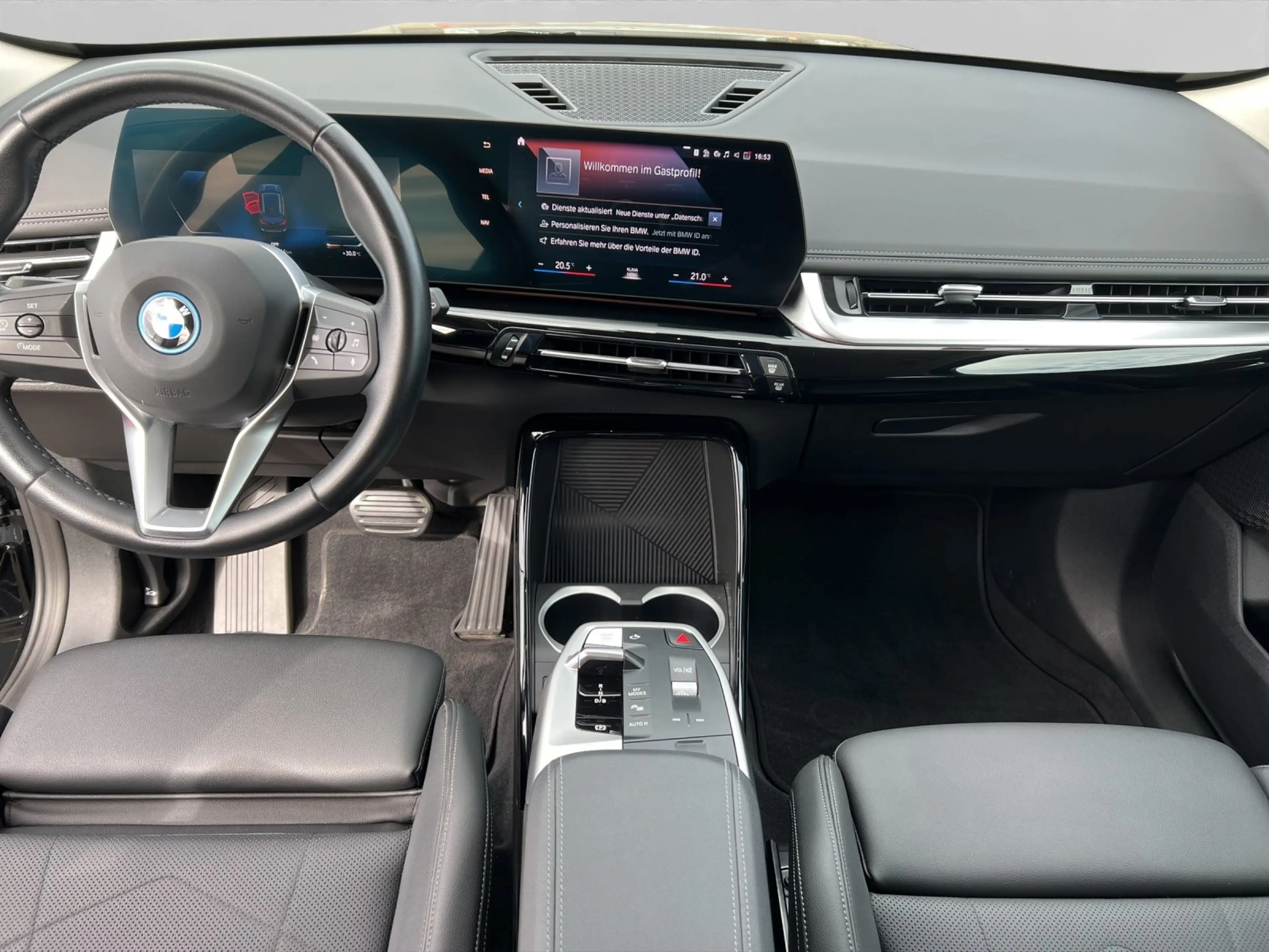 BMW iX1 xDrive30 — photo 9